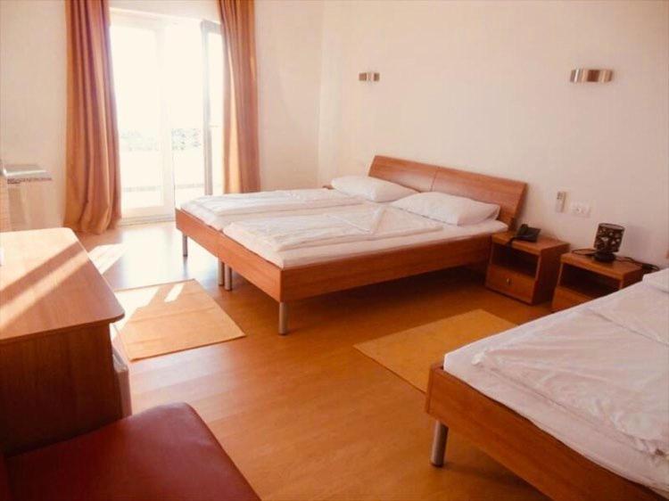 Hotel Lukas グラダツ エクステリア 写真