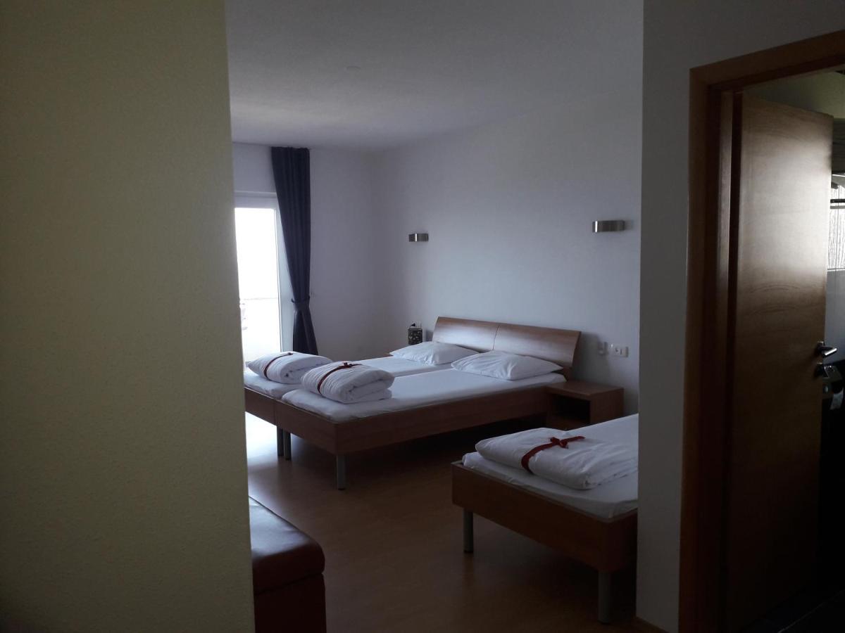 Hotel Lukas グラダツ エクステリア 写真