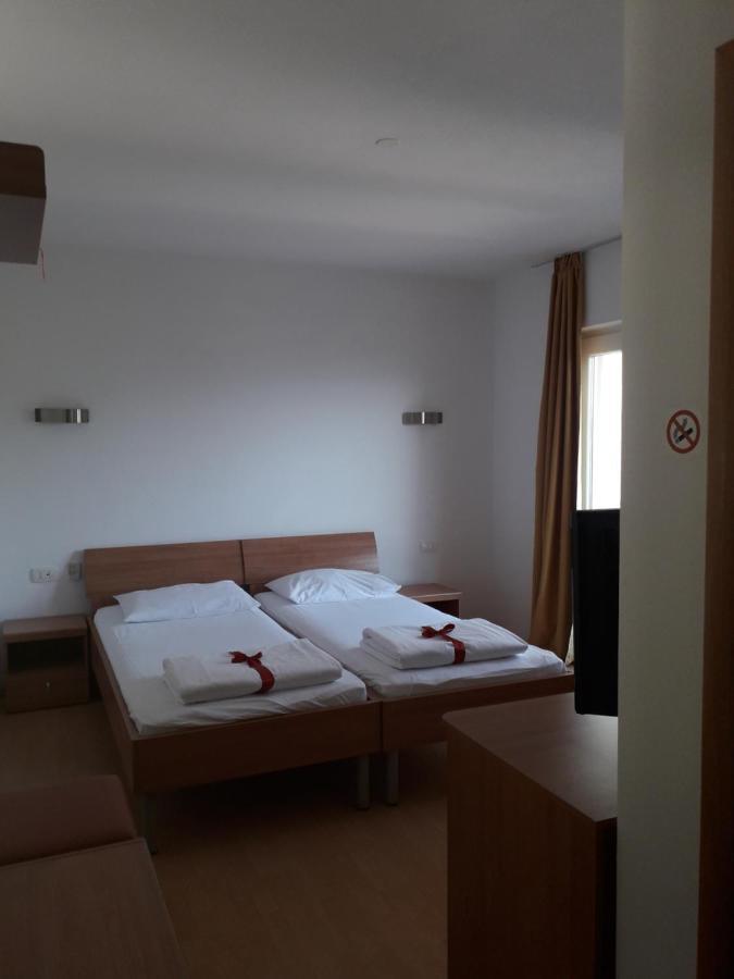 Hotel Lukas グラダツ エクステリア 写真
