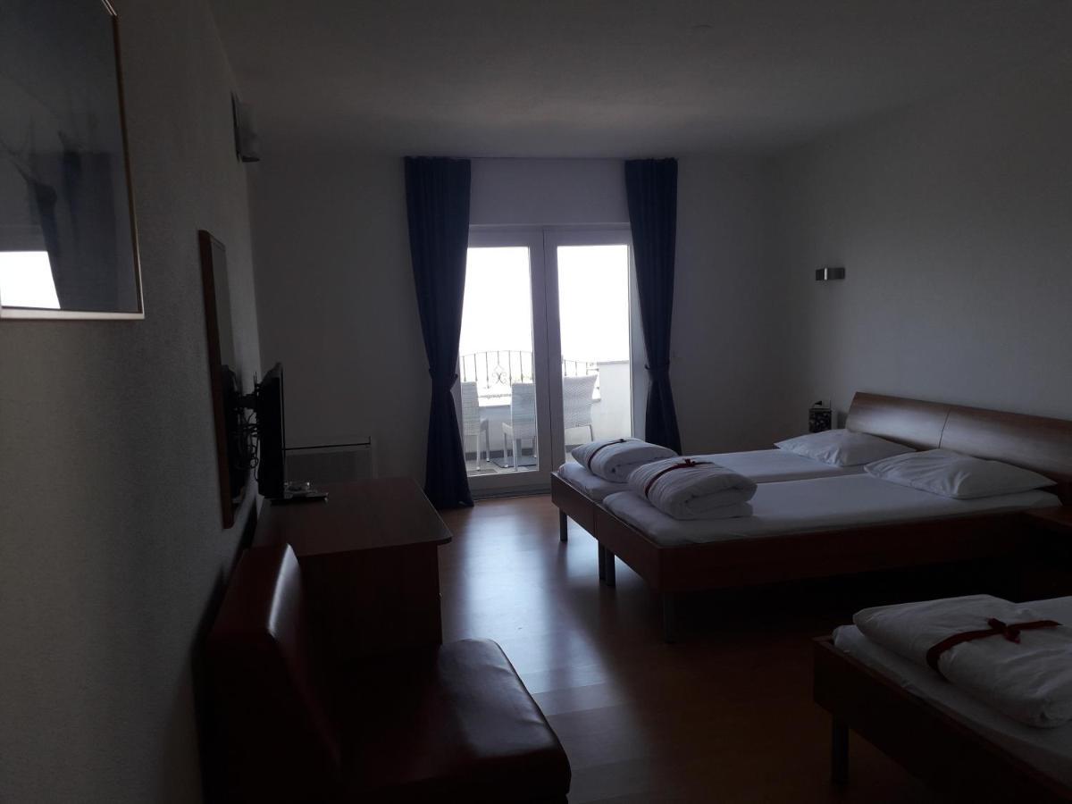Hotel Lukas グラダツ エクステリア 写真