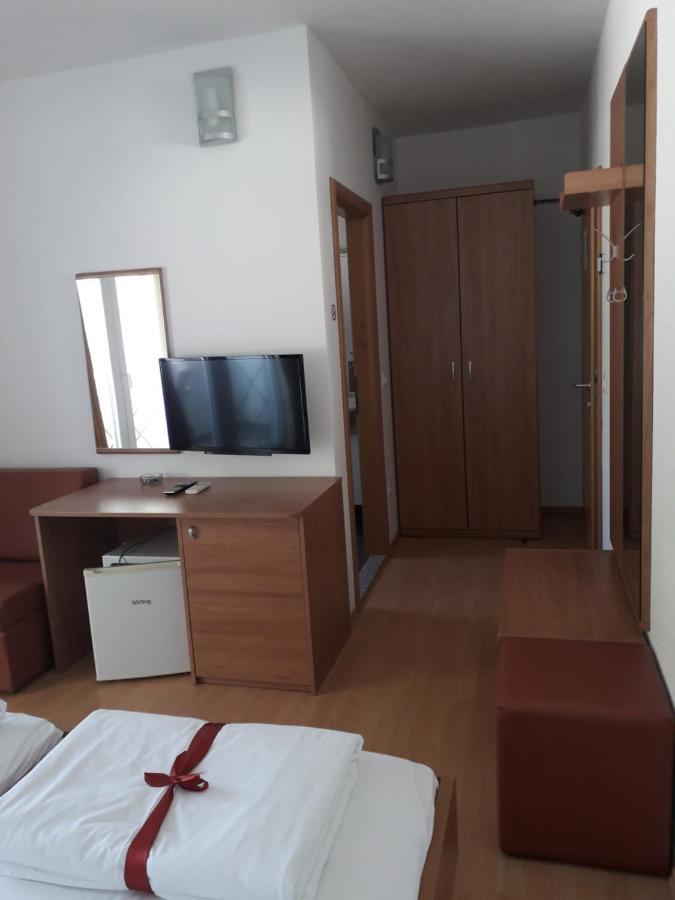 Hotel Lukas グラダツ エクステリア 写真
