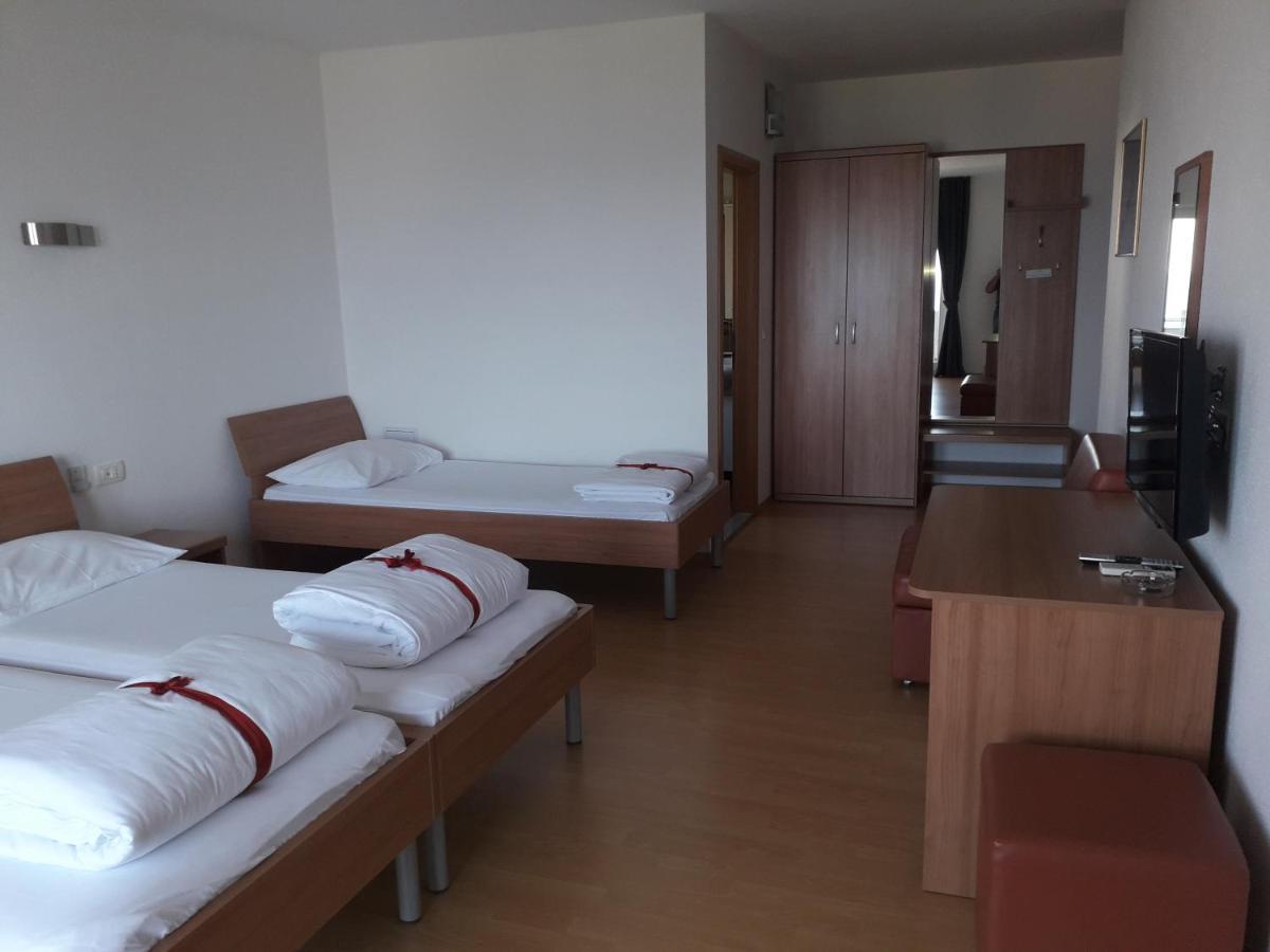 Hotel Lukas グラダツ エクステリア 写真