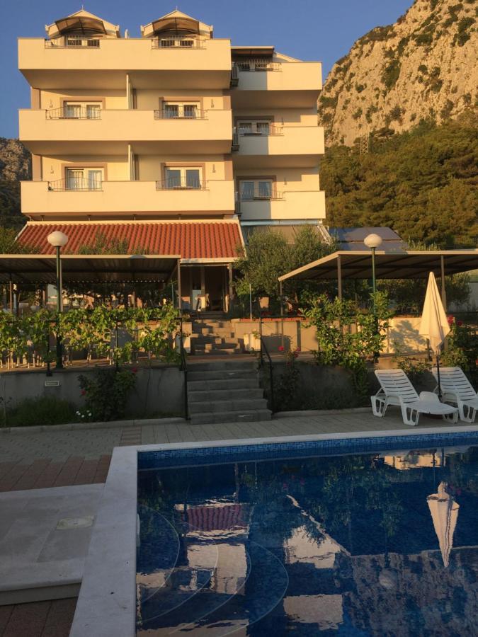 Hotel Lukas グラダツ エクステリア 写真